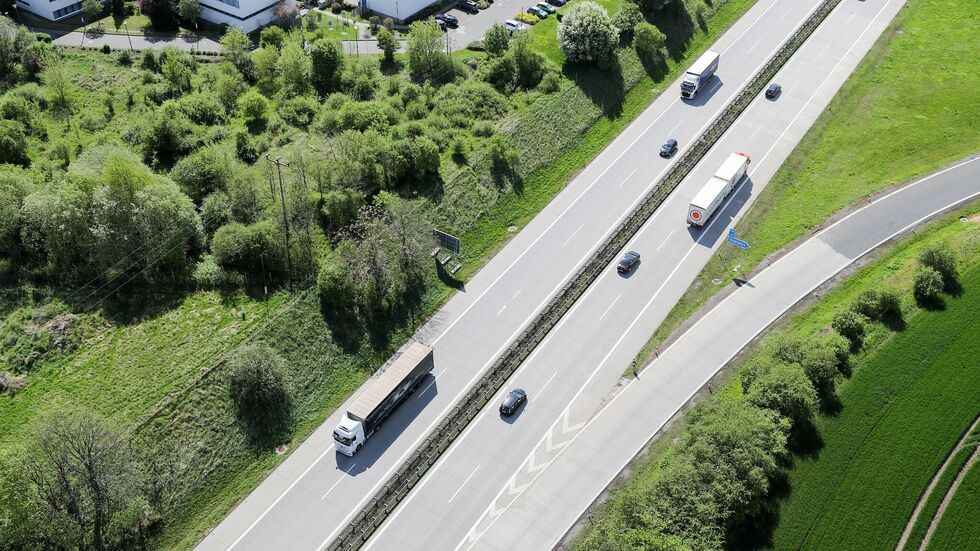 Eine kleinere Brücke bei Grimma über die A14 wird ab Montag gesperrt. (Symbolbild)