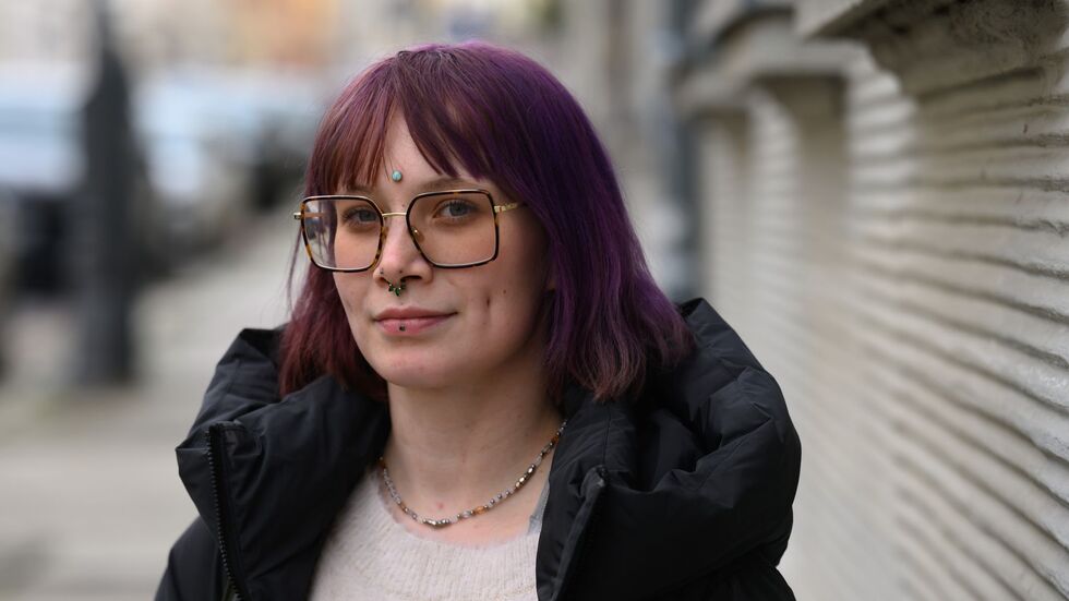 Die alleinerziehende Mutter hätte gern wieder im alten Job gearbeitet. Doch wegen ihres pflegebedürftigen Kindes fand sie trotz vieler Bewerbungen keine neue Stelle.