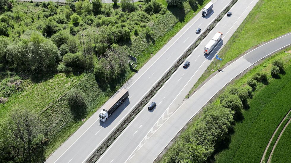 Eine Brücke über die A14 bei Grimma muss abgerissen werden. (Archivbild)