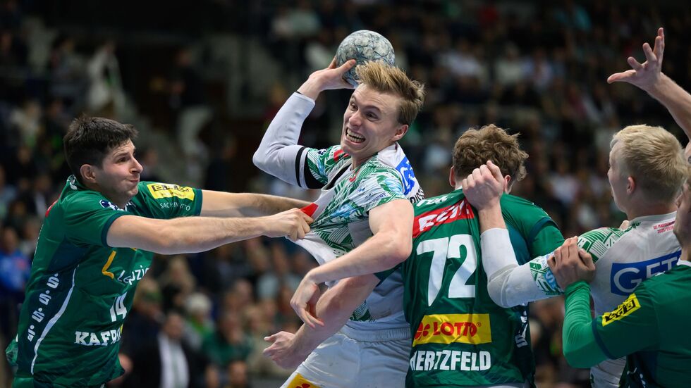 Gisli Kristjansson (hier am Ball) und die Bundesliga-Handballer des SC Magdeburg ließen dem SC DHfK Leipzig nicht den Hauch einer Chance.