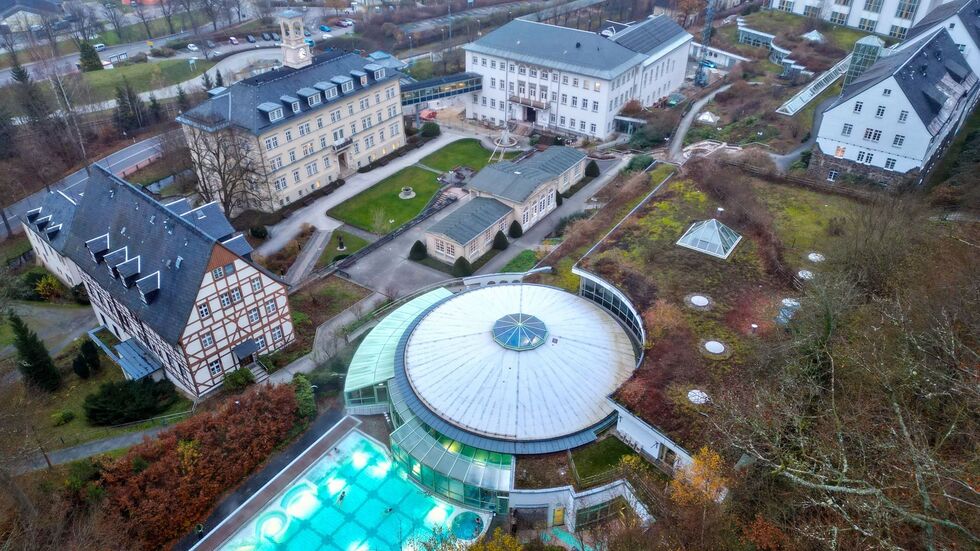 Das Kurhaus in Thermalbad Wiesenbad wird nach einer langen Sanierung wieder offen. (Archivbild)