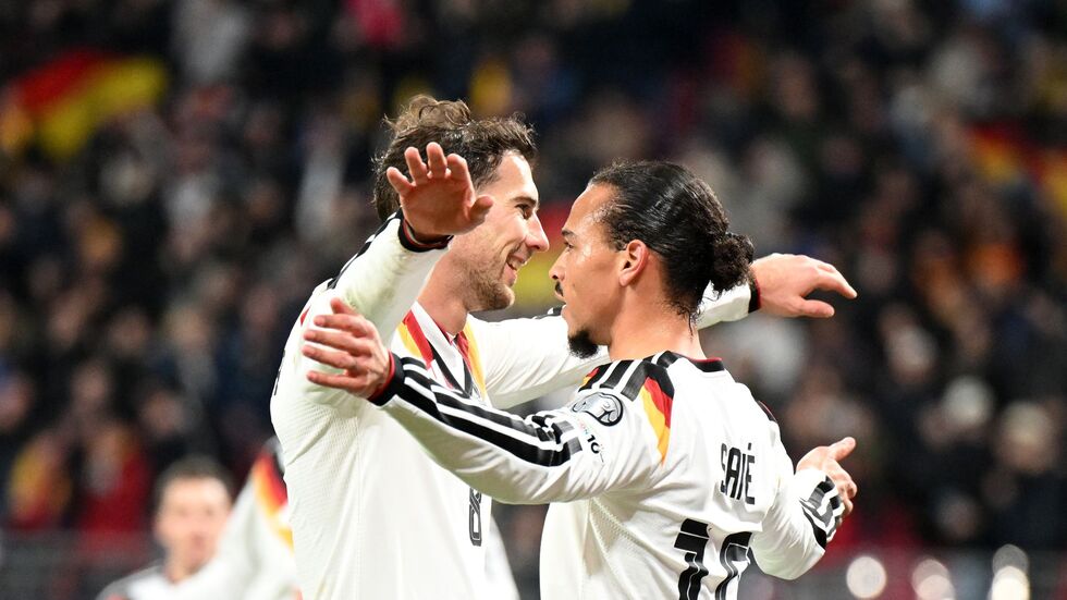 Ehemalige Teamkollegen bei Bayern: Goretzka und Sane.