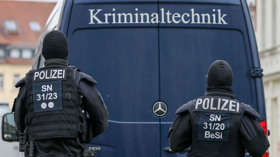 Im Fall eines mutmaßlichen Brandanschlages auf zwei Lkw in Leipzig ermittelt jetzt das Landeskriminalamt Sachsen. (Symbolbild)