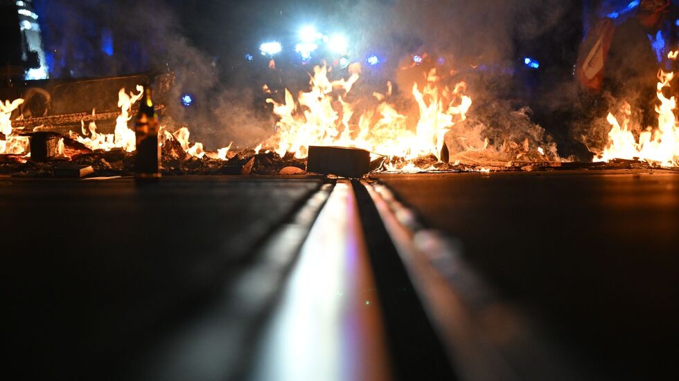 Nach einem Straßenprotest im Leipziger Stadtteil Connewitz ermittelt die Polizei wegen Landfriedensbruch. (Archivbild)