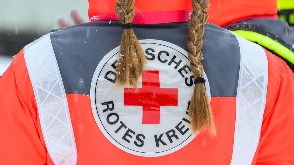 Die Gewerkschaft Verdi fordert für die DRK-Beschäftigten in Sachsen eine stärkere Annäherung ans Branchenniveau - etwa bei der Bezahlung und der Wochenarbeitszeit. (Symbolbild)