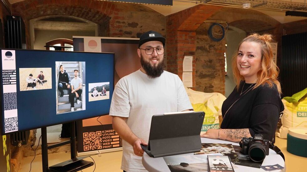 Die Jungunternehmer Dominik und Lisa Bauer nutzen das Gründerzentrum.