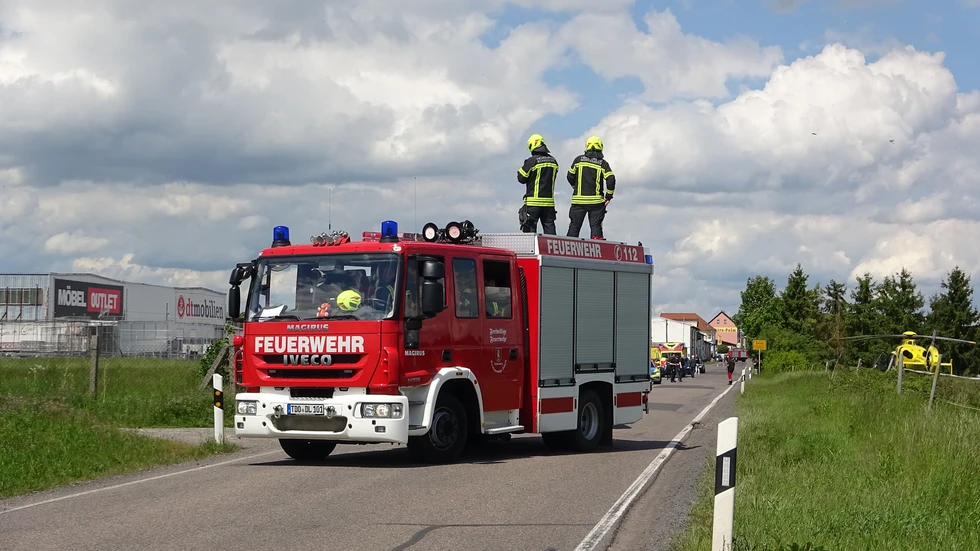 Die Feuerwehr wurde am Sonntag gegen 13 Uhr alarmiert.