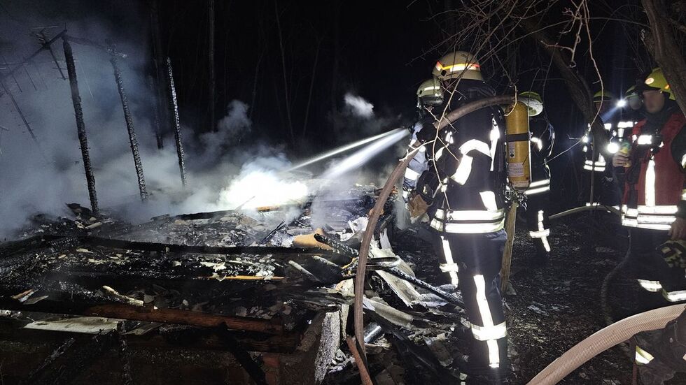 Auch eine Gartenlaube brannte in Leubnitz nieder.