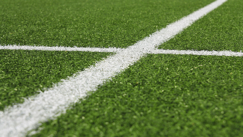 Die Sportstätte in Cotta bekommt einen modernen Kunstrasenplatz. (Symbolbild)