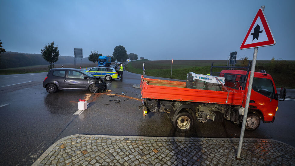 Ein Renault und ein Multicar waren zusammengestoßen.