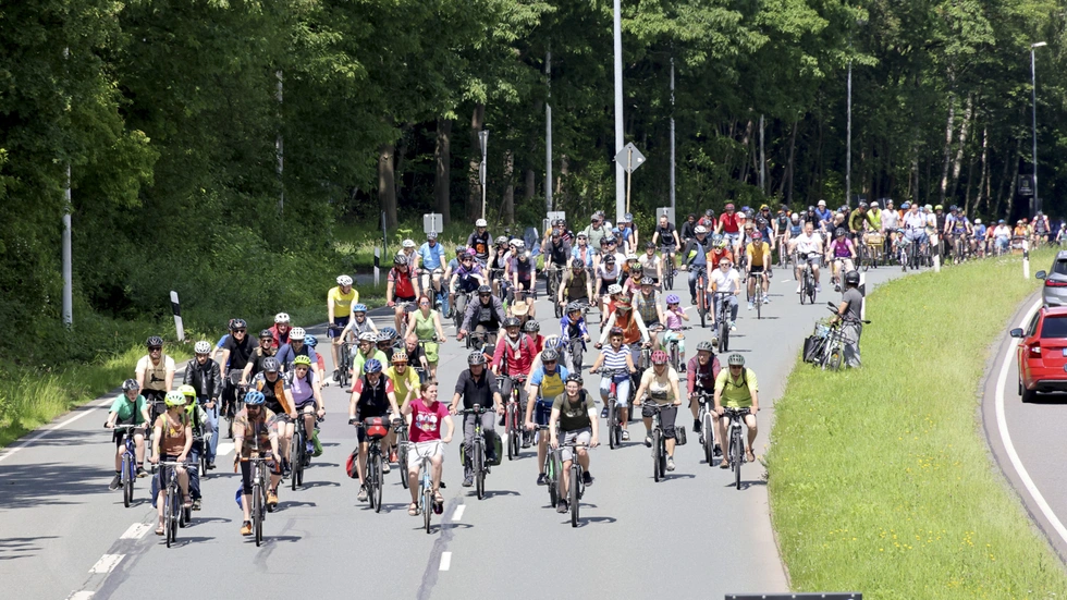 Bei der Fahrraddemo fuhren rund 250 Teilnehmer bis zum Südring und wieder zurück ins Stadtzentrum.