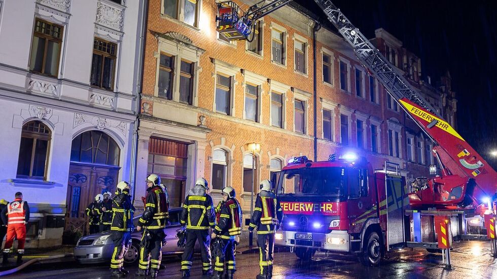 Die zwei Bewohner konnten durchs Fenster ins Freie gerettet werden. 