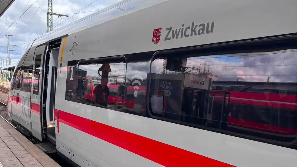 Der ICE trägt den Namen "Zwickau" durch ganz Deutschland. 