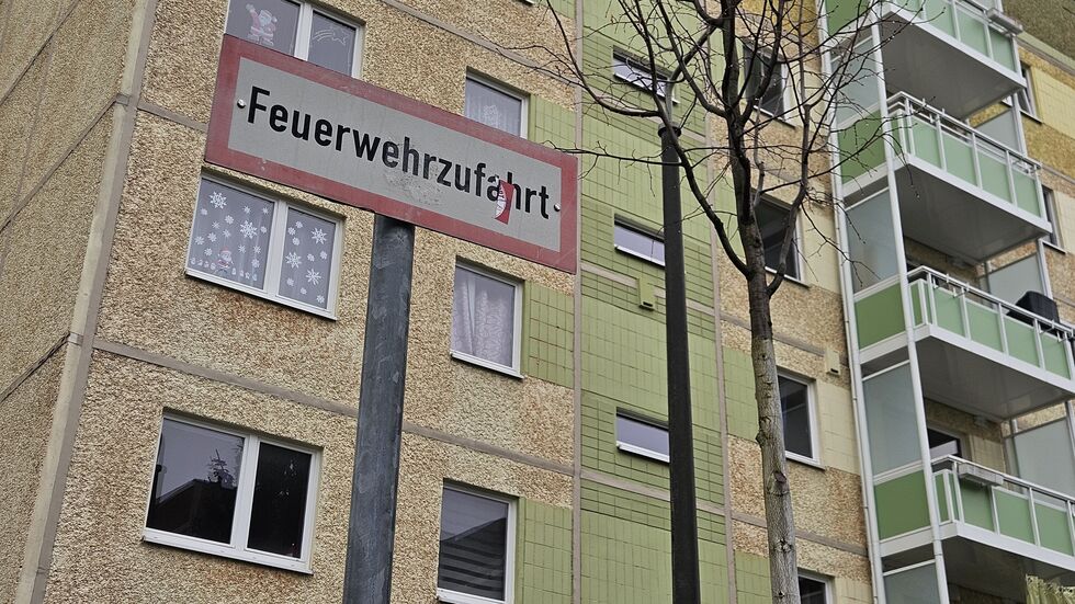 Der nächtliche Einsatzort am Tag danach. Laut Polizei entstand nur geringer Sachschaden.