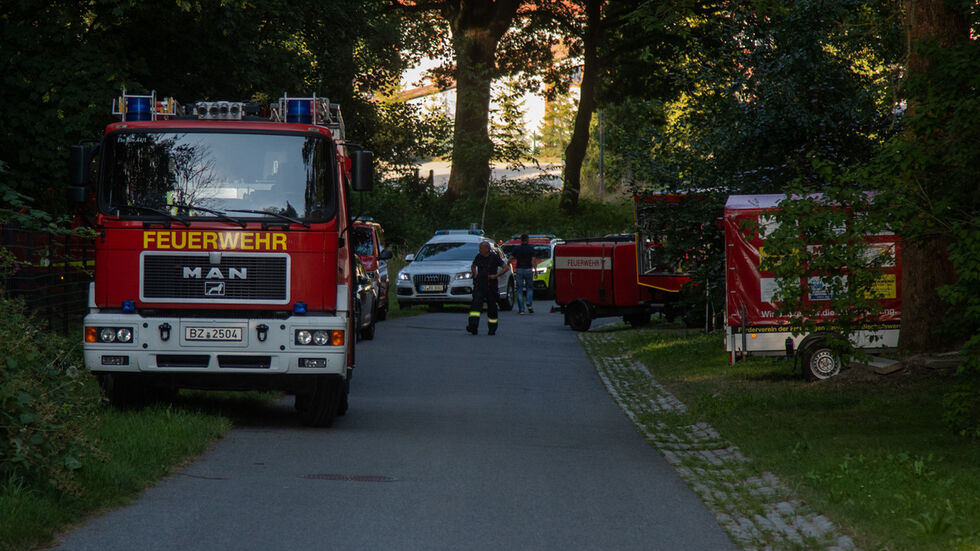 Rund 60 Rettungskräfte waren bis zum späten Freitagabend im Einsatz.