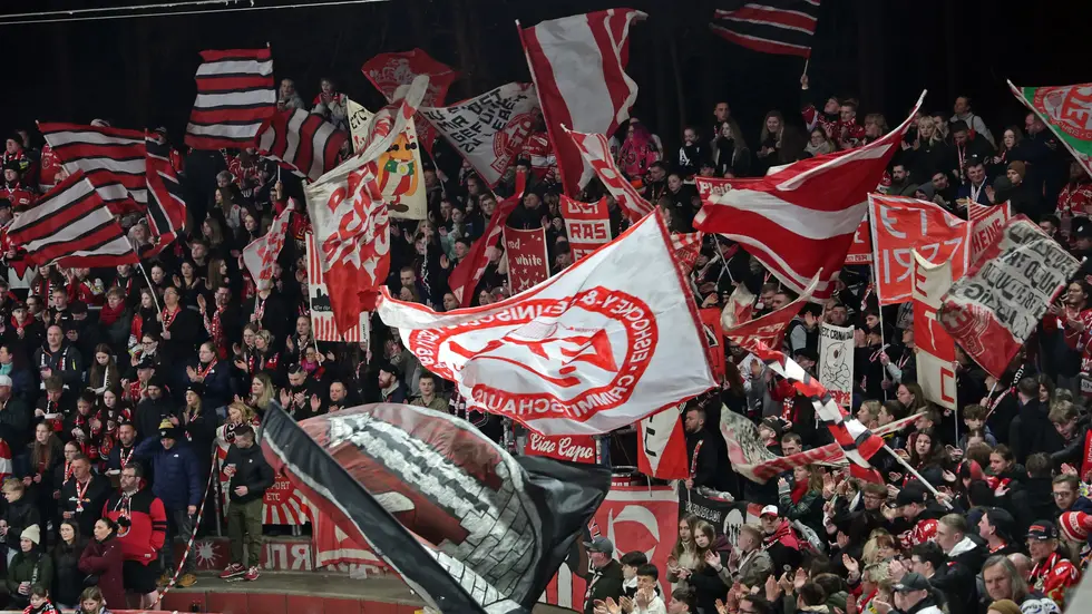 Nach dem Spiel gab es bei den Fans kein Halten mehr.