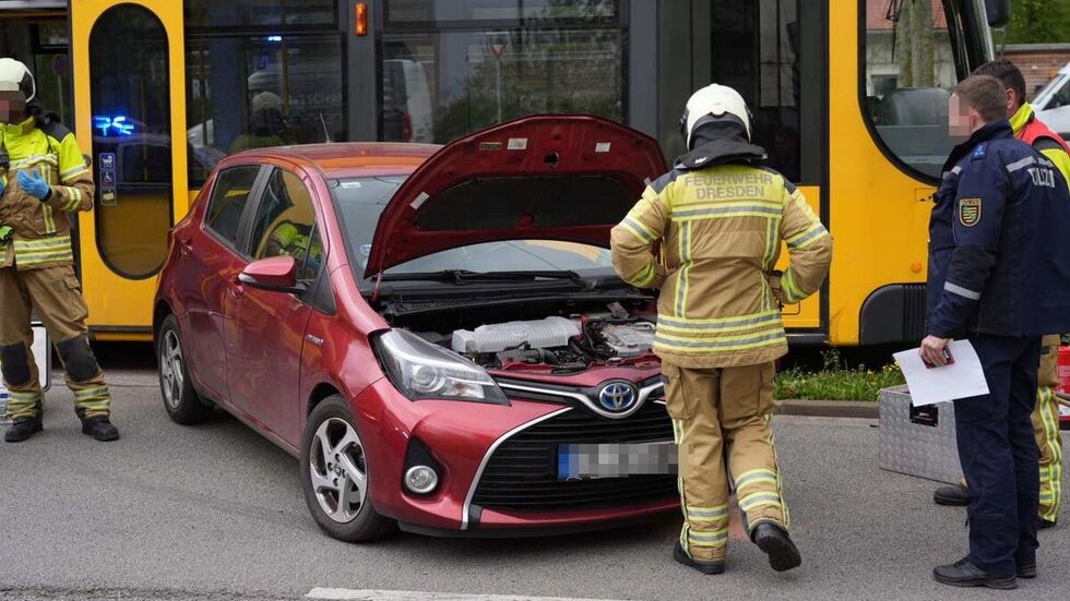 Der verunfallte Wagen. Verletzte gab es zum Glück nicht. Der Toyota trug allerdings deutlichen, sichtbaren Schaden davon.