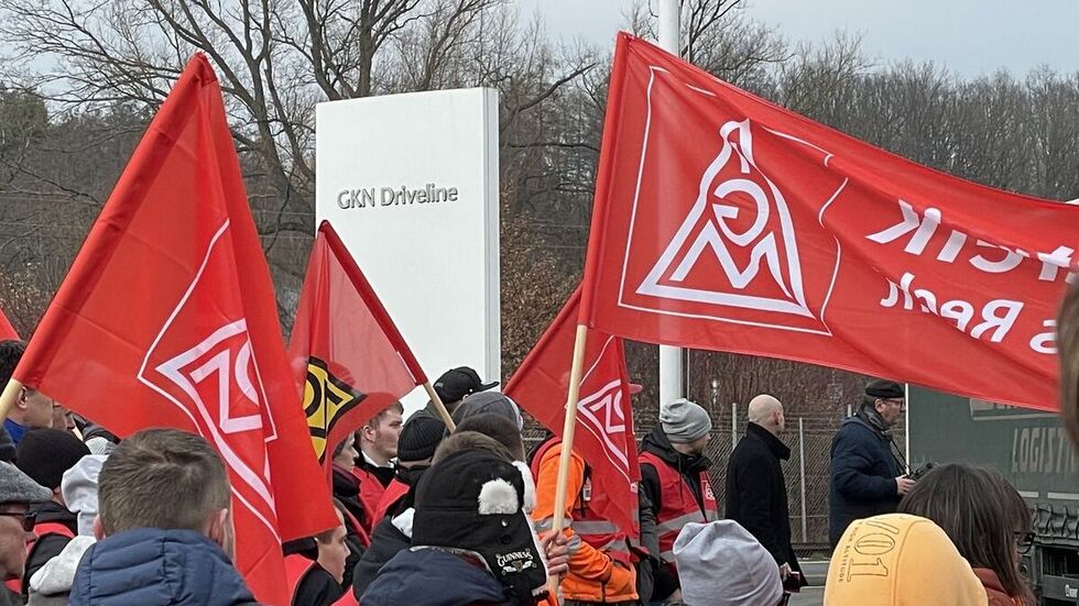 Auch zwei kurze und ein ganztägiger Warnstreik der Beschäftigten haben bislang nichts gebracht. 