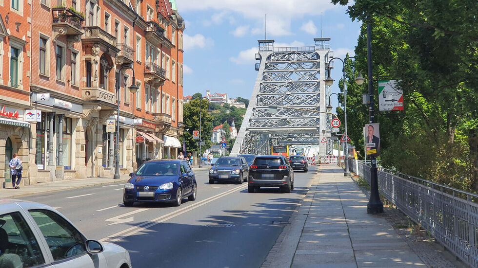 Für Autos und Busse ist ab Montag beim Blauen Wunder kein Durchkommen mehr.