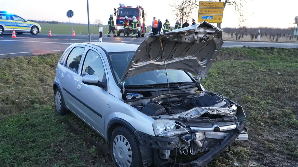 Eins der schwer beschädigten Unfall-Autos.