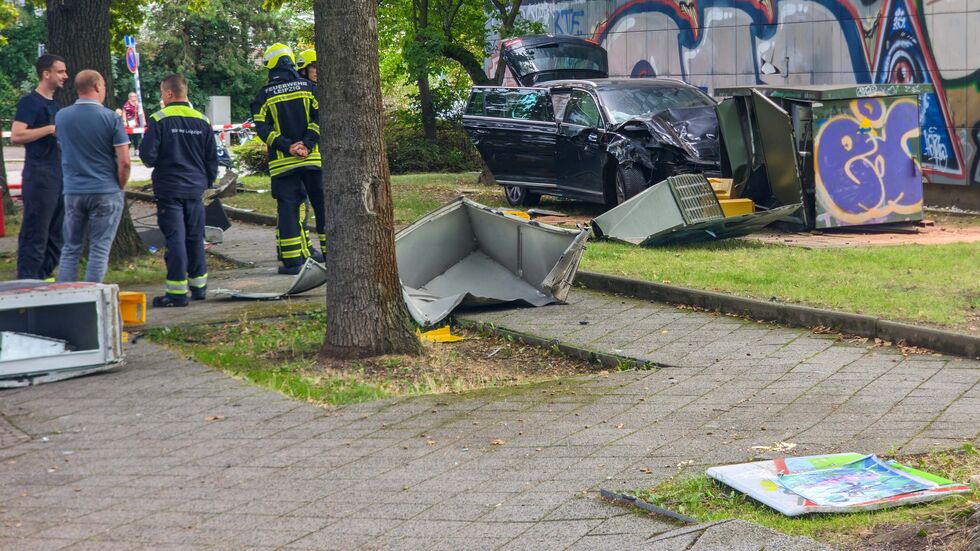 Die Trümmer verteilten sich in einem großen Umkreis.