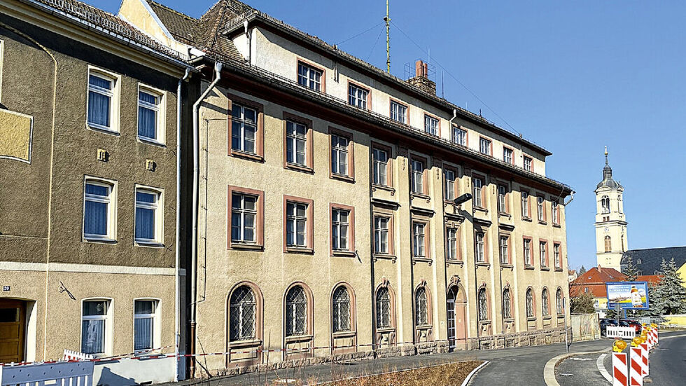 Dieses Gebäude in Werdau kann für 110.000 Euro ersteigert werden. 