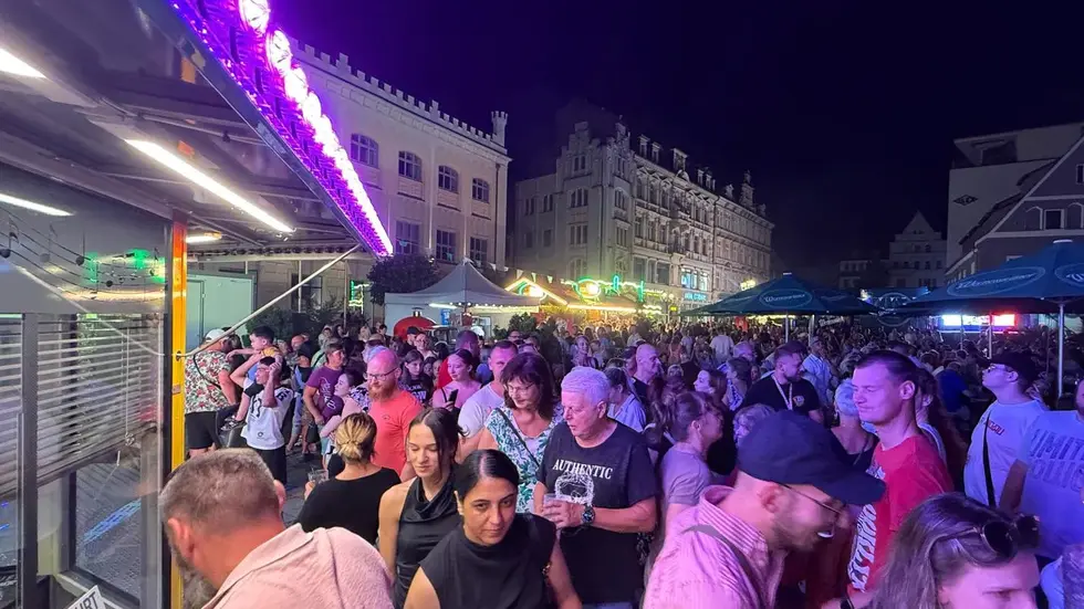Der Hauptmarkt war am Samstagabend gut gefüllt. Der Hauptmarkt war am Samstagabend gut gefüllt.
