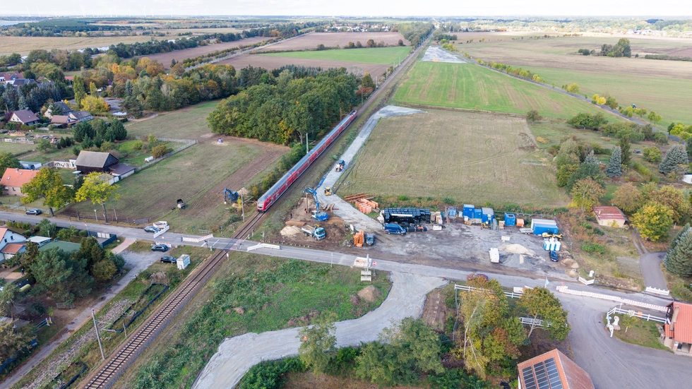 Symbolischer Start für den Ausbau der 29 Kilometer langen Bahnstrecke Cottbus-Lübbenau Symbolischer Start für den Ausbau der 29 Kilometer langen Bahnstrecke Cottbus-Lübbenau