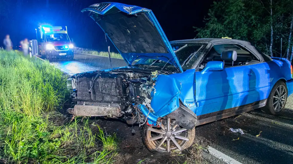 Am Audi entstand Totalschaden. Am Audi entstand Totalschaden.