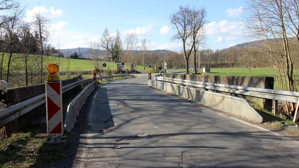 Aktuell ist die Brücke immer nur wechselseitig befahrbar.