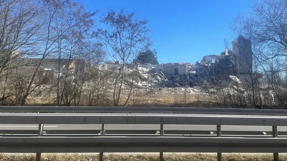 Der verfallene Plattenbau an der Äußeren Dresdner Straße gehört der Vergangenheit an. 