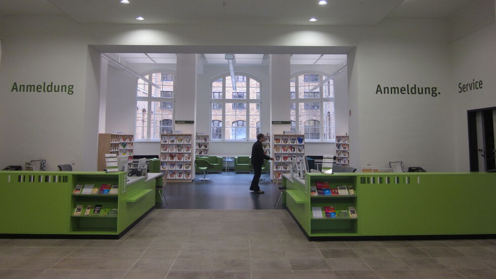 Blick in die Leipziger Stadtbibliothek gegenüber vom Leuschner Platz.