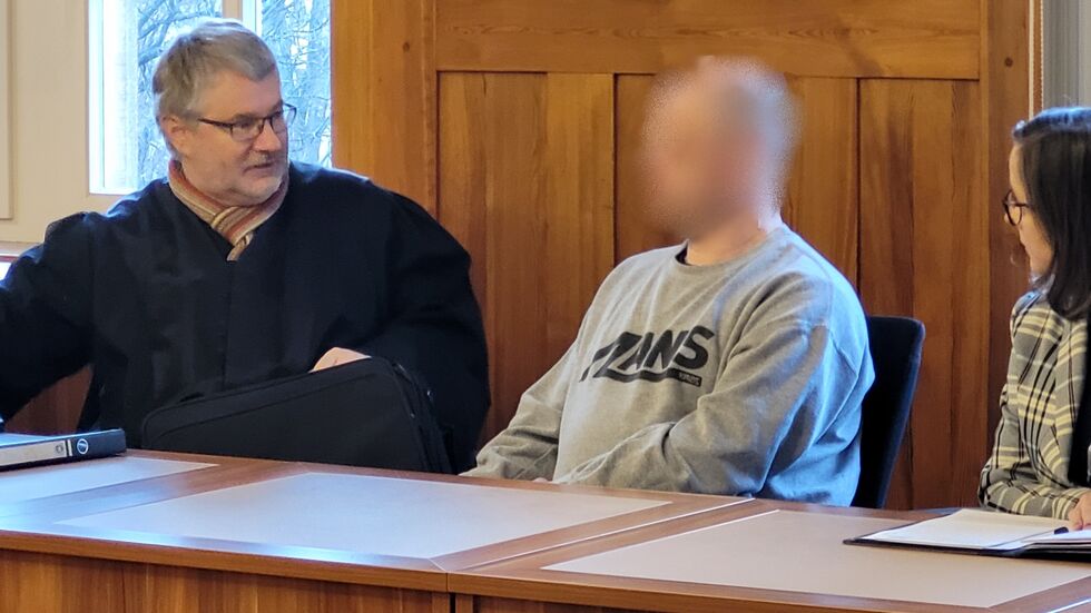 Der Angeklagte mit seinem Verteidiger