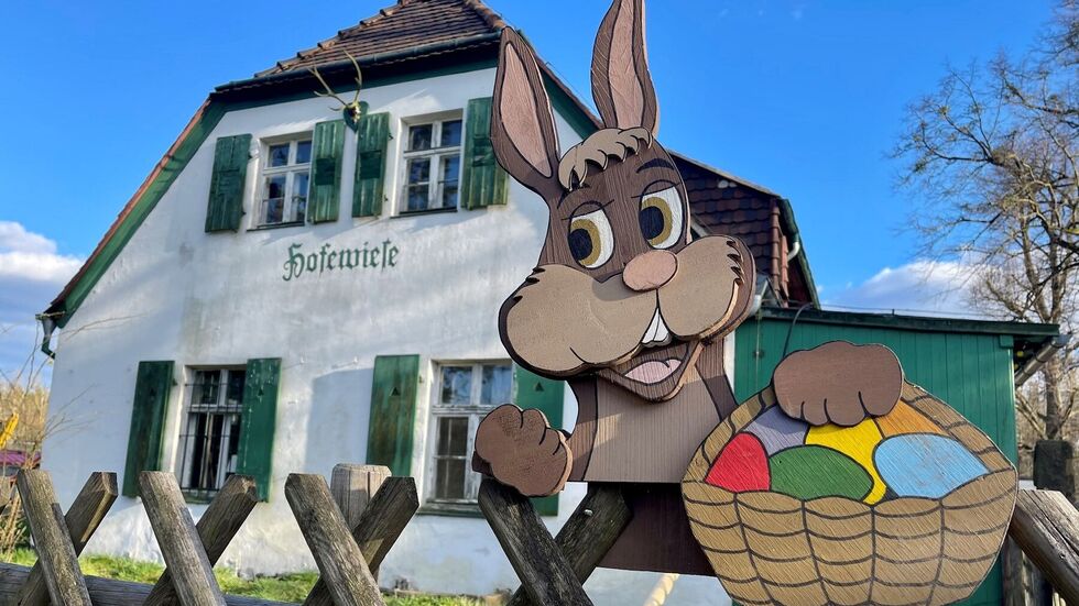 Der Osterhase schaut in der Hofewiese vorbei Der Osterhase schaut in der Hofewiese vorbei
