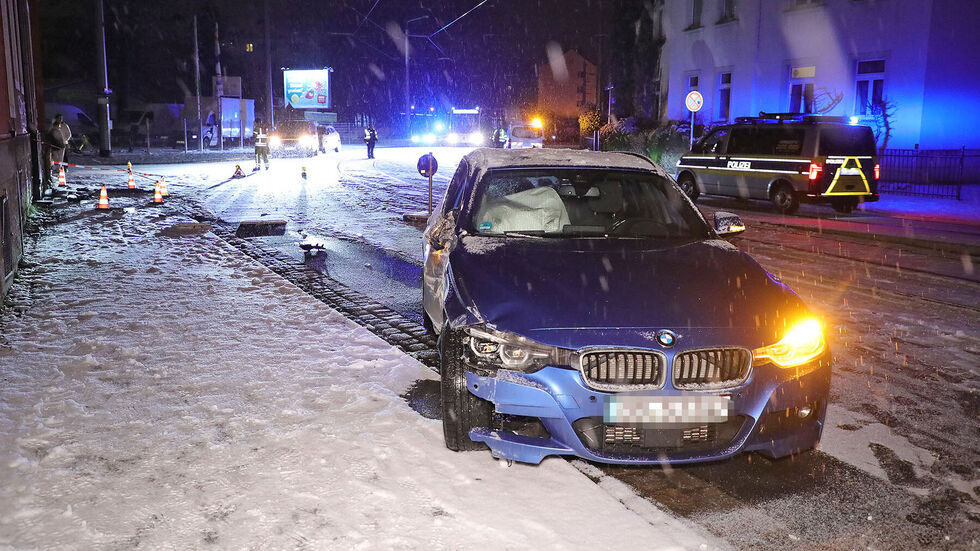 An dem BMW entstand Schaden in Höhe von etwa 15.000 Euro.