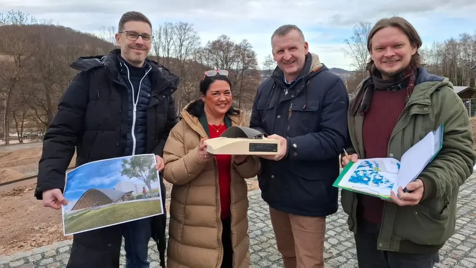  (v.l.n.r.) Sascha Gnüchtel (ardoris Architekten & Ingenieure), Mandy Götze-Willimowski (Verein zur Wiedereröffnung und Entwicklung Kur- und Heilbad Schlema e.V.), Jens Müller (Baubürgermeister Aue-Bad Schlema), Philipp Salzmesser (Zukunft Westerzgebirge e.V.)