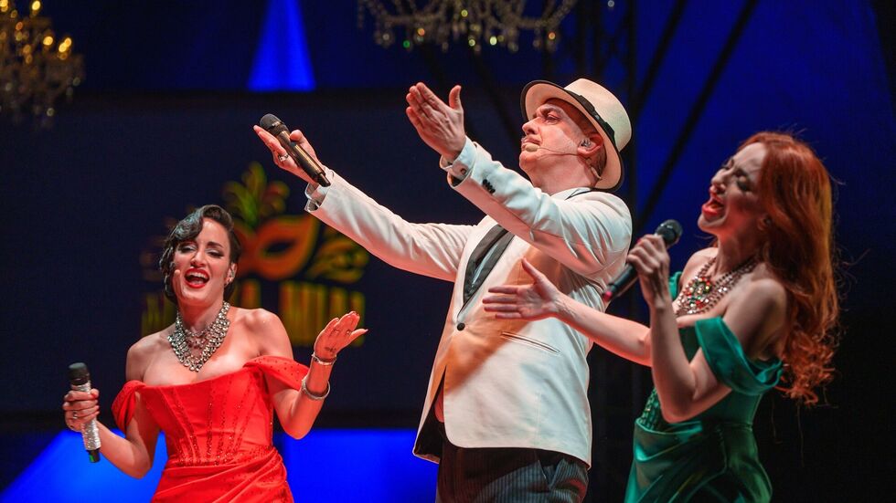 Mit voller Leidenschaft: Der Pate bei der Premiere der Show. Mit voller Leidenschaft: Der Pate bei der Premiere der Show.