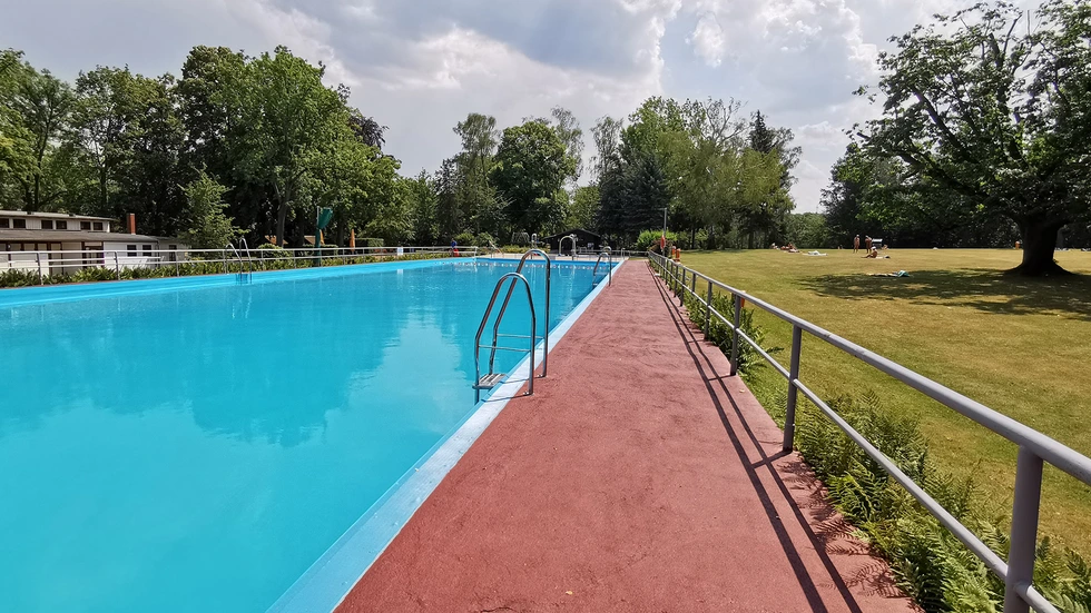 Bereits in diesem Sommer blieb das Becken im Luftbad Dölzschen trocken Bereits in diesem Sommer blieb das Becken im Luftbad Dölzschen trocken