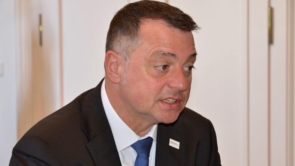 Landrat Udo Witschas: Sollte der Vertrag abgelehnt werden, müssen Turnhallen für Asylbewerber vorbereitet werden.