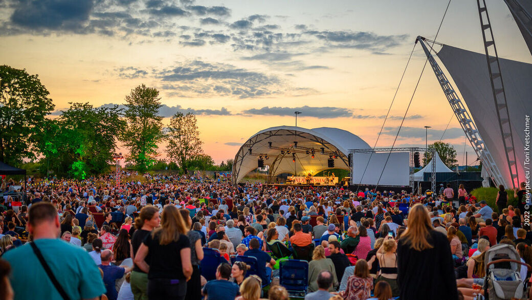 Unter freiem Himmel fanden sich zahlreiche Besucher ein.