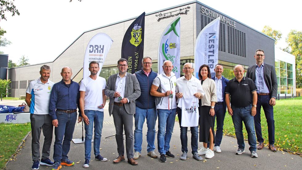 Organisatoren und Partner des Sportevents. 6.v.l.: Organisationsleiter Frank Nestler