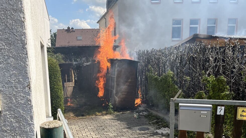 Das Feuer war aus ungeklärter Ursache in einem Hasenstall ausgebrochen.
