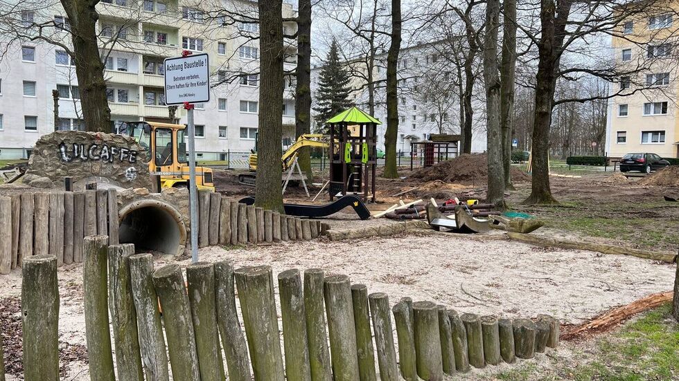 Noch befindet sich der neue Spielplatz im Bau. Im Mai soll die Anlage eingeweiht werden.