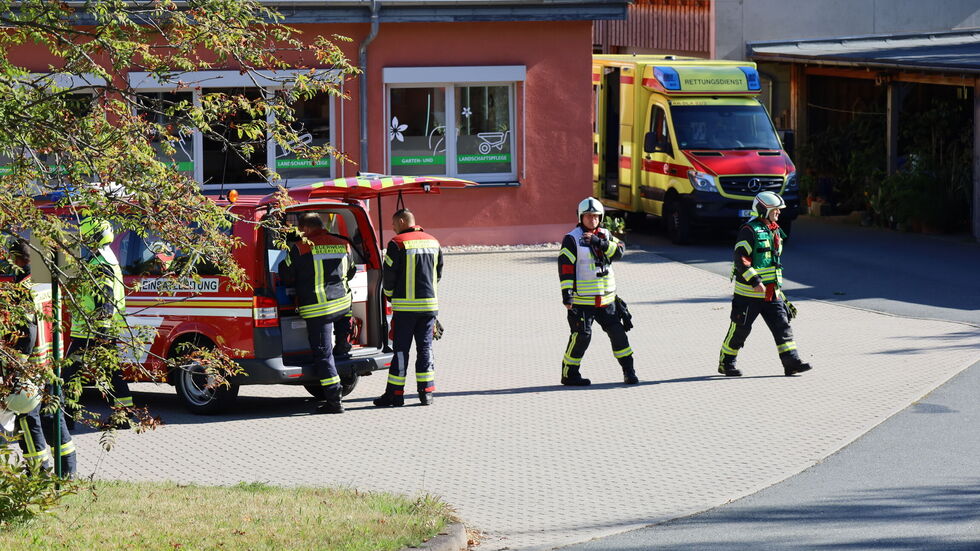 Über 50 Einsatzkräfte der Feuerwehr waren vor Ort. Über 50 Einsatzkräfte der Feuerwehr waren vor Ort.