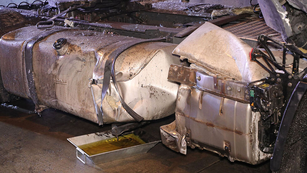 300 Liter Diesel waren auf die Fahrbahn auf der A 17 im Tunnel Coschütz gelaufen