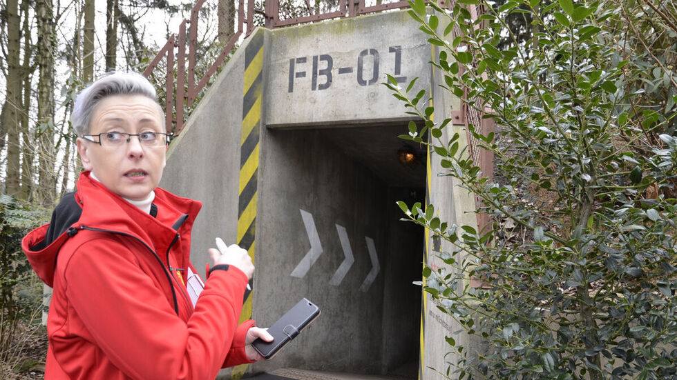 Saurierpark-Parkchefin Katharina Görnitz am Bunkereingang