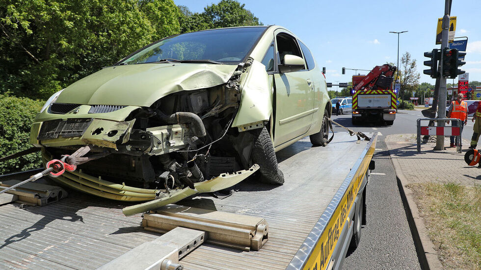 An dem verunfallten Mitsubishi entstand deutlicher Schaden. An dem verunfallten Mitsubishi entstand deutlicher Schaden.