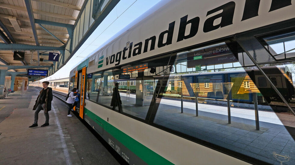 Seit 14 Uhr fährt die Vogtlandbahn wieder.