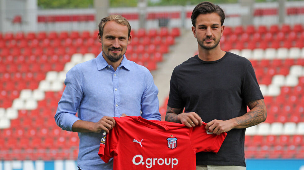 Filip Kusic (r.) mit Sportdirektor Toni Wachsmuth