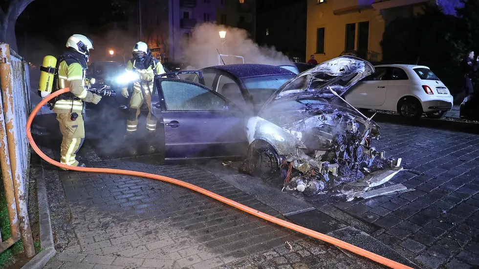 Trotz zügiger Löscharbeiten brannte der Pkw komplett aus